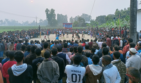 রায়গঞ্জে ভলিবল টুর্নামেন্ট: আঙ্গারু যুব দল জয়ী