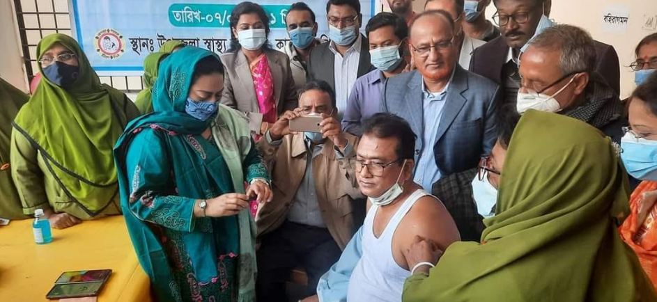 ঝিনাইদহে করোনার গণটিকাদান কর্মসূচির উদ্বোধন