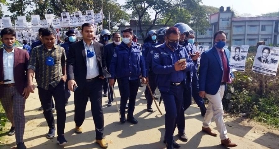 সাতকানিয়ায় দুই প্রার্থীর সমর্থকদের সংঘর্ষ-গুলি
