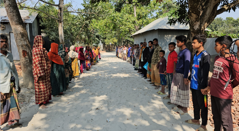 রাস্তার কাজের ধীরগতিতে চরম দুর্ভোগ, মাঠেই নষ্ট ফসল