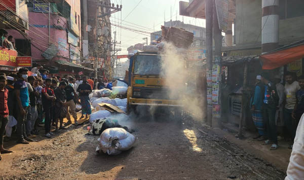 আশুলিয়ায় যুবলীগ নেতার অনুসারীদের প্রকাশ্যে অস্ত্র মহড়া, গুলিবিদ্ধ ১