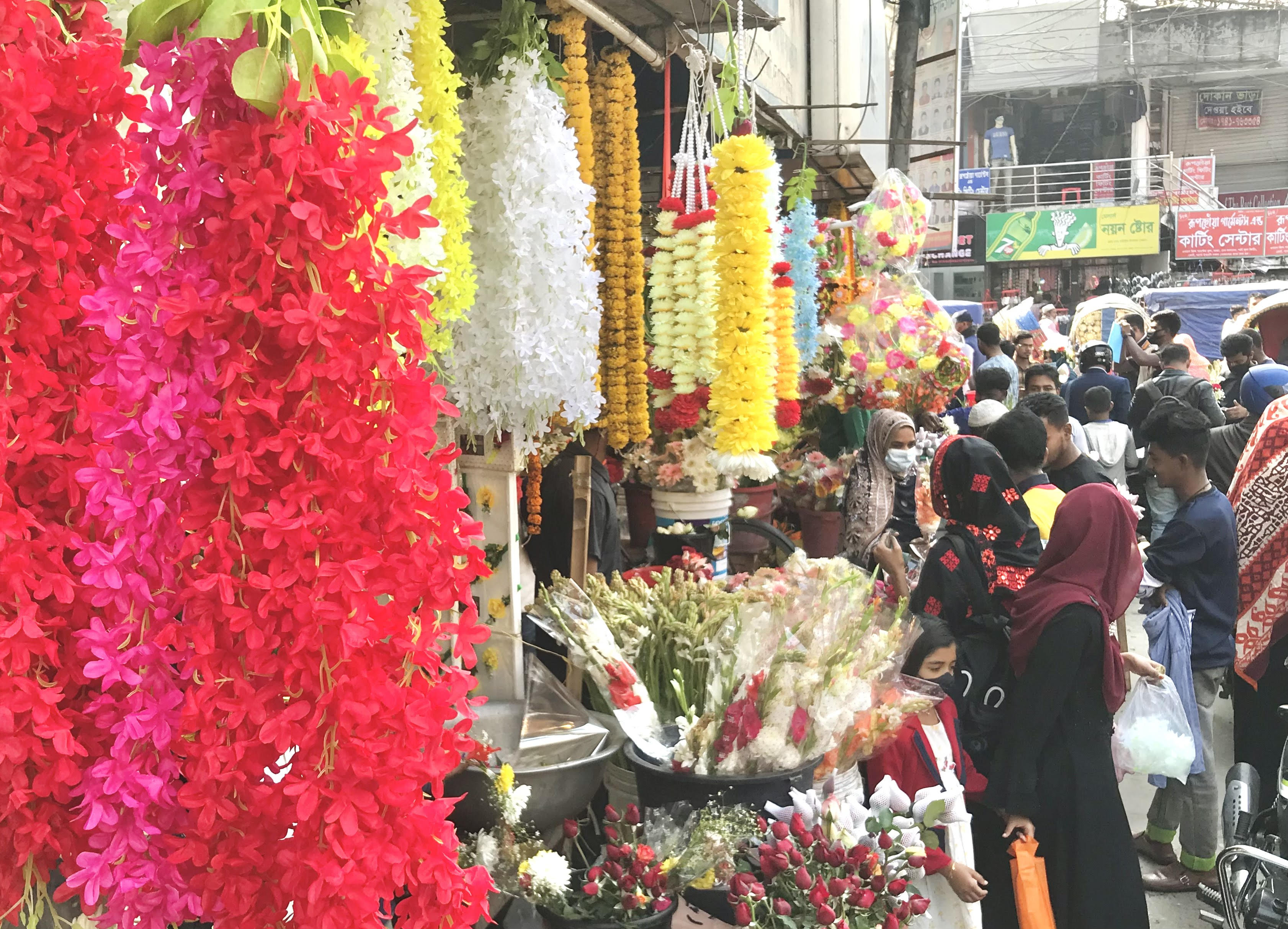 কুষ্টিয়ায় পহেলা ফাল্গুন ও বিশ্ব ভালোবাসা দিবসে উৎসবের আমেজ