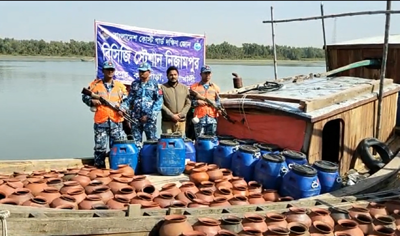 কলাপাড়ায় ২ কোটি চিংড়ির রেনু সহ ২ ট্রলার জব্দ