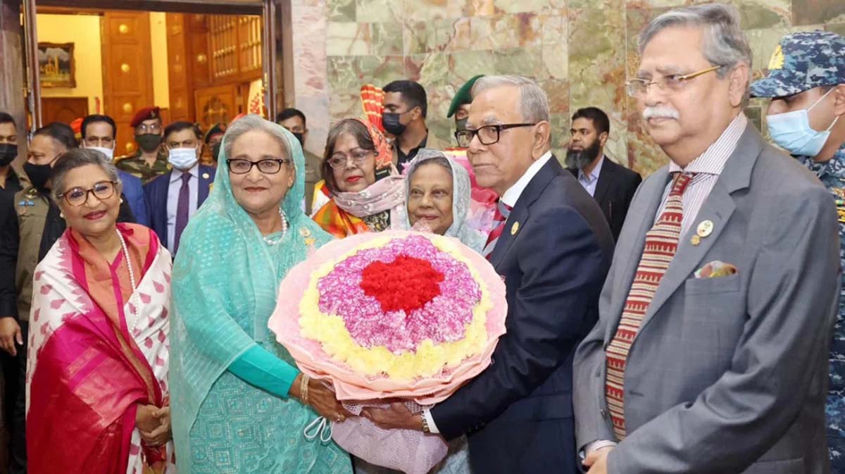 রাষ্ট্রপতির সাথে সৌজন্য সাক্ষাতে বঙ্গভবনে প্রধানমন্ত্রী