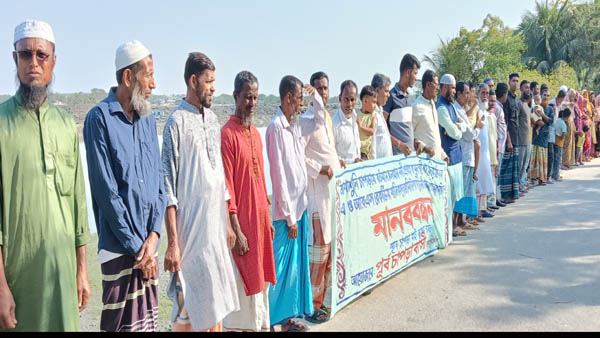 মরিচ্চাপ নদীর ভাঙনে নিঃস্ব ২১ পরিবার, ৪৮ ঘন্টার আল্টিমেটাম