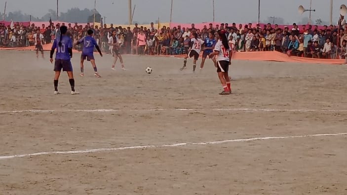 হাকিমপুরে প্রমীলা ফুটবল টুর্নামেন্টে পঞ্চগড়ের জয়