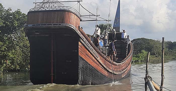 মনপুরায় মাছধরার ট্রলারে হামলা, ৭ জেলে অপহরণ