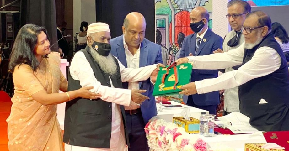 একুশে পদক পেলেন ২৪ জন