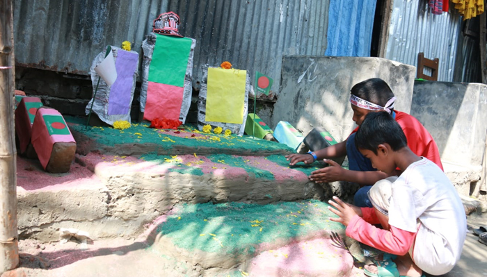 টিফিনের টাকা জমিয়ে শহীদ মিনার বানালো বরিশালের শিশুরা