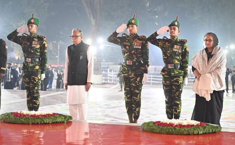 ভাষা শহীদদের প্রতি রাষ্ট্রপতি ও প্রধানমন্ত্রীর শ্রদ্ধা নিবেদন