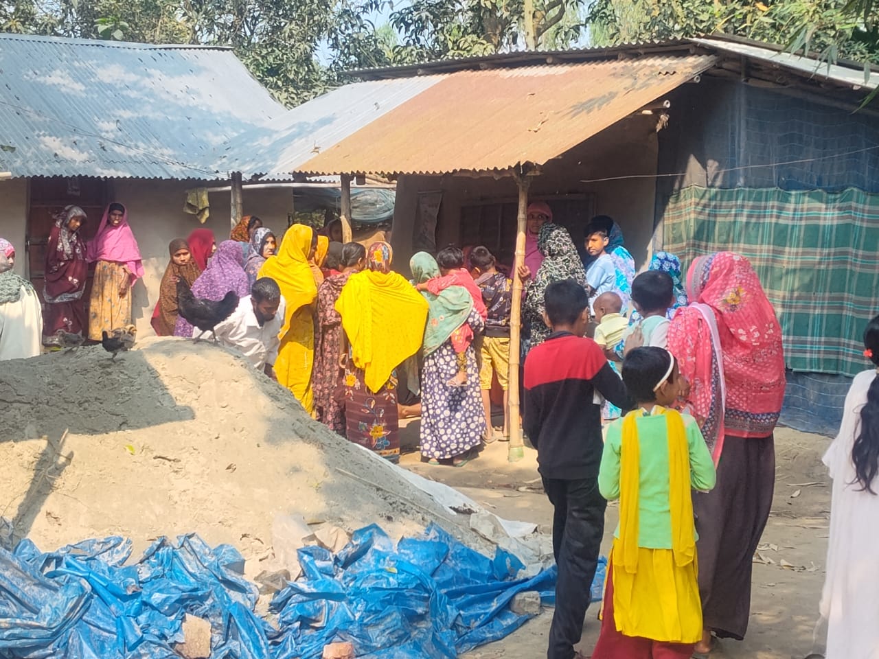 পত্নীতলায় প্রেমঘটিত কারণে যুবকের আত্মহত্যা