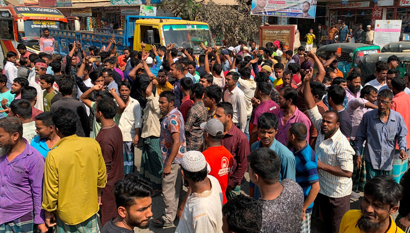 জিপির নামে অতিরিক্ত চাঁদা আদায়; মহাসড়ক অবরোধ চালকদের