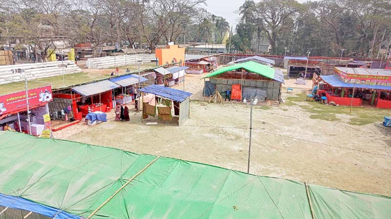 ঝালকাঠিতে খেলার মাঠে মেলা, ক্রীড়ামোদীদের ক্ষোভ