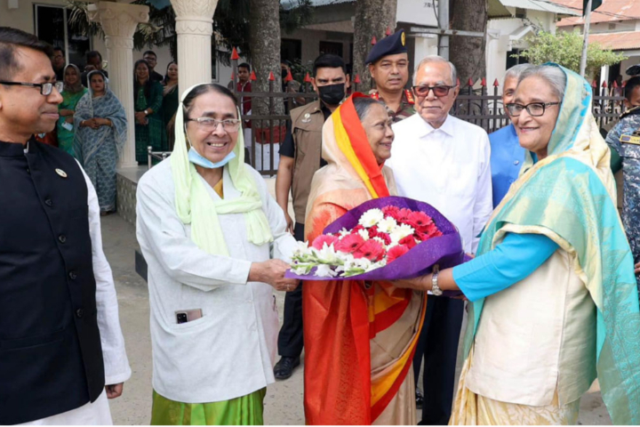 রাষ্ট্রপতির বাড়িতে পৌঁছেছেন প্রধানমন্ত্রী