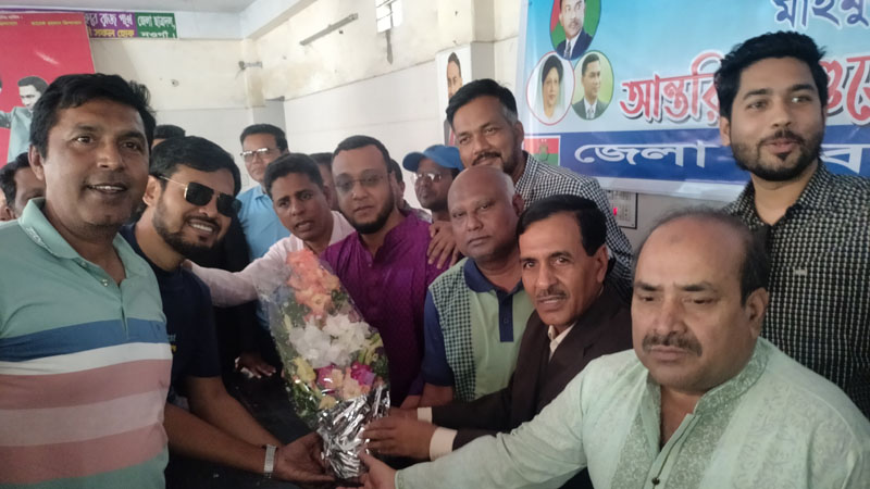 নওগাঁয় মাহমুদুস সালেহিনকে যুবদলের শুভেচ্ছা
