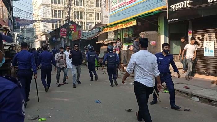 পিরোজপুরে বিএনপির বিক্ষোভ সমাবেশে পুলিশের লাঠিচার্জ, আহত ২০