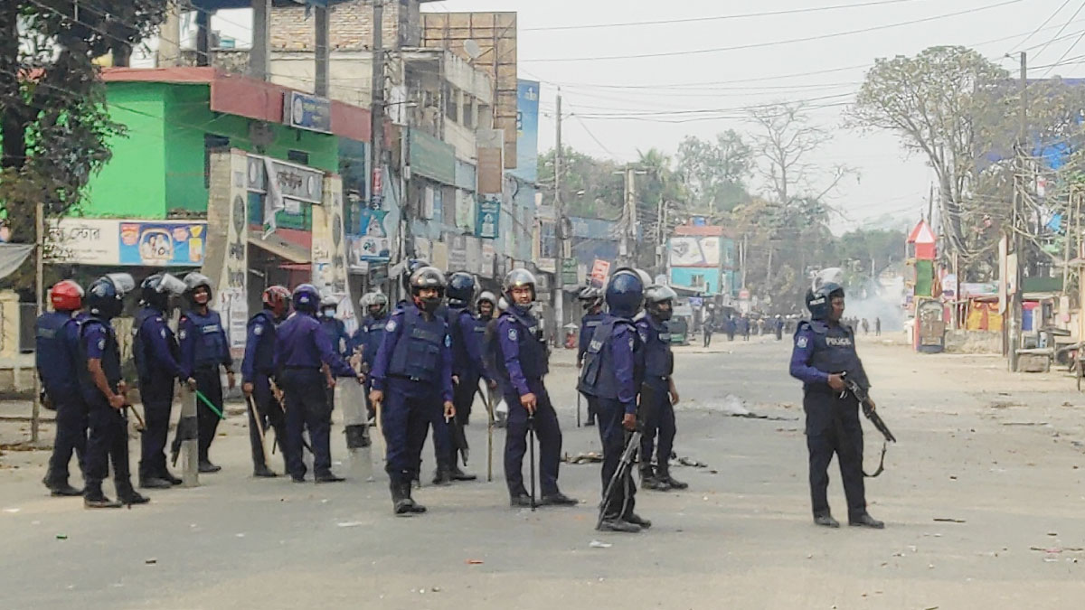 পঞ্চগড়ে পুলিশ-মুসল্লি সংঘর্ষ, বিজিবি মোতায়েন