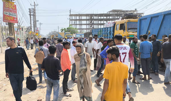 জামালপুরে বাস সার্ভিস সংস্কারের দাবিতে সড়ক অবরোধ, তীব্র যানজট