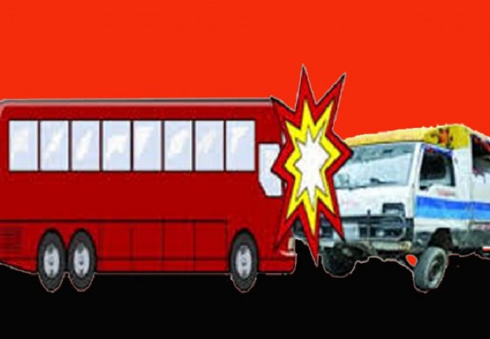 লোহাগাড়ায় বাস-লেগুনা সংঘর্ষে নিহত ৩