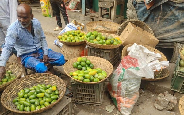 শ্রীমঙ্গলে লেবু, কলা, শশা ও ফলের বাজারে আগুন