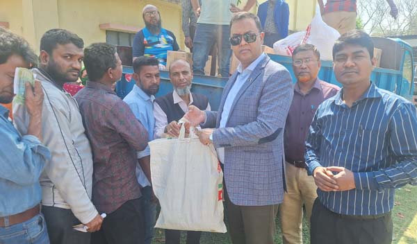 নওগাঁয় ট্রাকসেলে টিসিবি’র পণ্য বিক্রি শুরু
