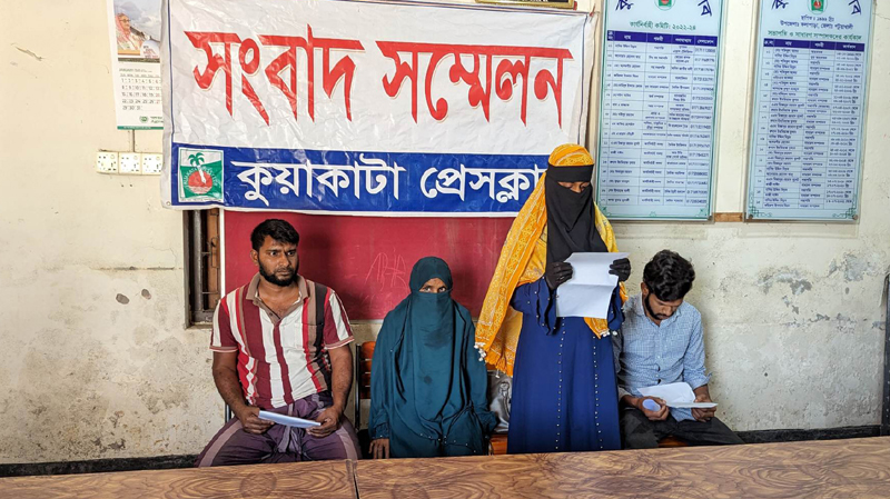 কুয়াকাটায় বৃদ্ধকে পিটিয়ে হাত পা ভেঙ্গে দেওয়ার অভিযোগ