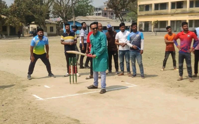 হিলিতে প্রিমিয়ারলীগ ক্রিকেট টুর্নামেন্টের উদ্বোধন