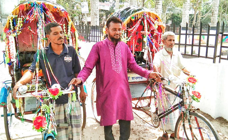 ছেলের সুন্নতে খাতনা অনুষ্ঠানের টাকা দিয়ে ২টি রিক্সা উপহার