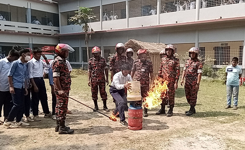 গোয়ালন্দে জাতীয় দূর্যোগ প্রস্তুতি দিবসে মহড়া অনুষ্ঠিত