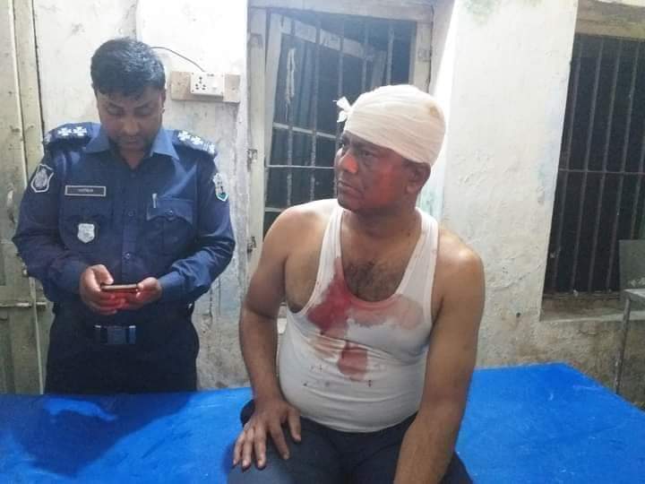 হিজলায় জেলেদের হামলায় নৌ পুলিশের ইনচার্জ সহ আহত ৭