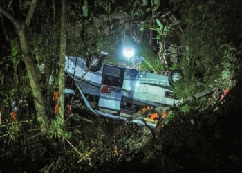 গিরিখাতে শিক্ষার্থীবাহী বাস পড়ে নিহত, ২২