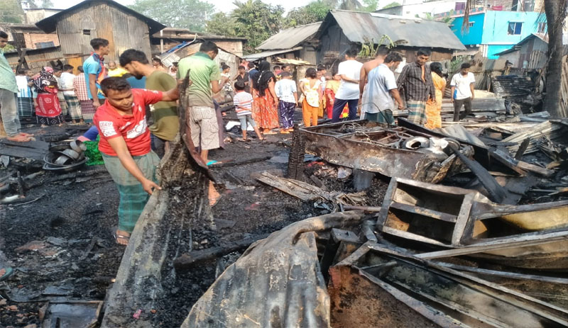 বরিশাল নগরীতে অগ্নিকান্ডে ৭টি ঘর পুড়ে ছাঁই