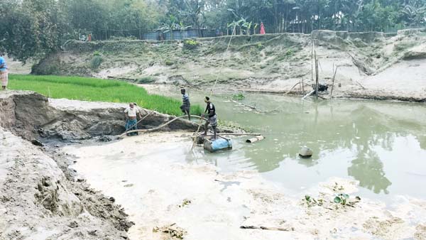 ফুলকুমার নদ থেকে অবৈধ বালু উত্তোলন, হুমকি