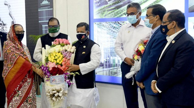 দেশে ফিরেছেন প্রধানমন্ত্রী