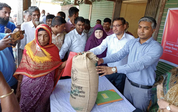 জামালপুরে ১৫ টাকা কেজি চাল বিতরণ কর্মসূচির উদ্বোধন