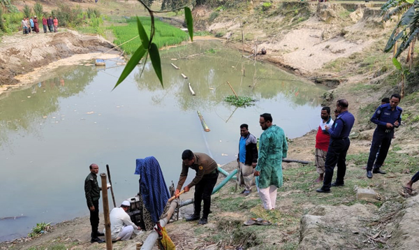 সংবাদ প্রকাশের পর ভূরুঙ্গামারীতে বন্ধ হলো অবৈধ বালু উত্তোলন