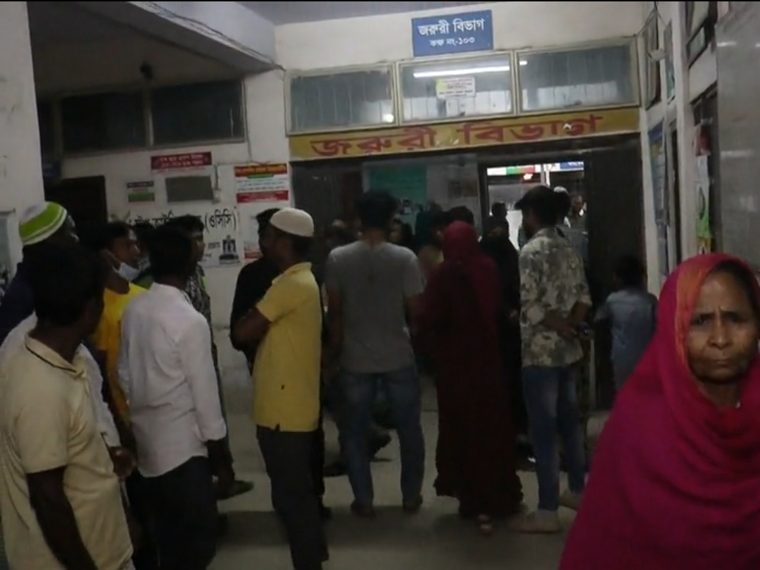 মাদারীপুরে ট্রাপচাপায় স্বামী-স্ত্রী নিহত