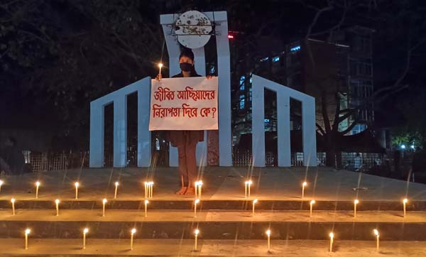 জীবিত আছিয়াদের নিরাপত্তার দাবিতে শহীদ মিনারে স্কুলশিক্ষার্থীর অবস্থান