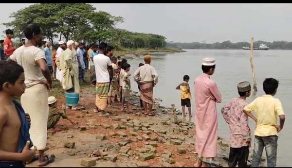 সুগন্ধা নদীতে নৌকা ও লঞ্চের সংঘর্ষে ৯ বছর বয়সী শিশু নিখোঁজ