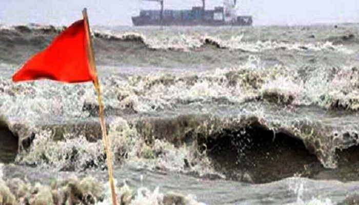 শক্তিশালী  লঘুচাপের হুঁশিয়ারি সমুদ্রবন্দরে