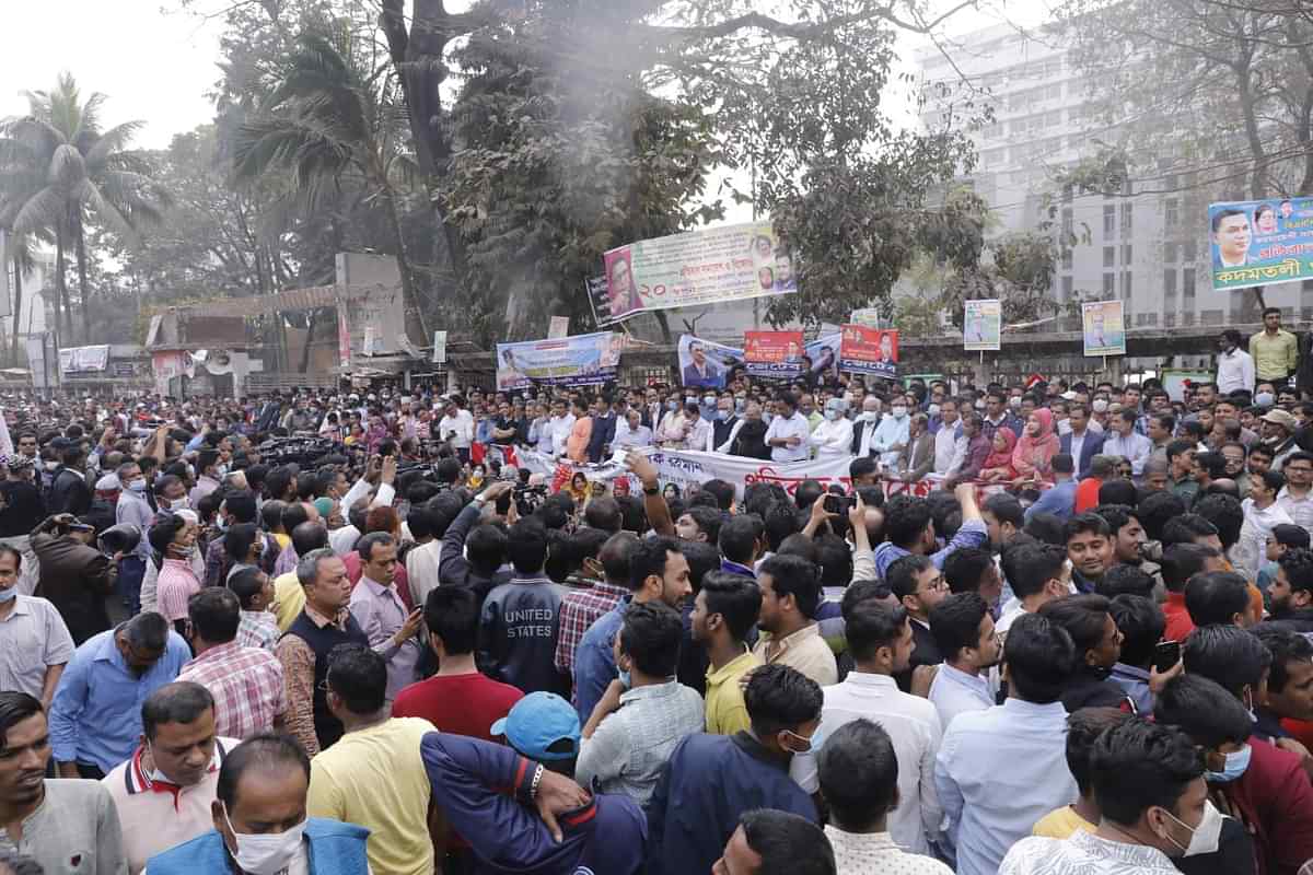 প্রেসক্লাবের সামনে বিএনপির প্রতিবাদ সমাবেশ