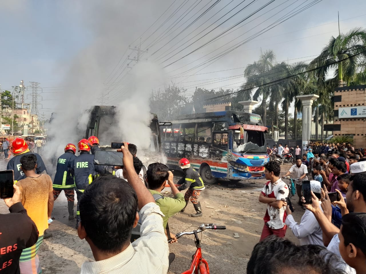 মোটরসাইকেল আরোহীর মৃত্যু , 'গাড়িতে আগুন '