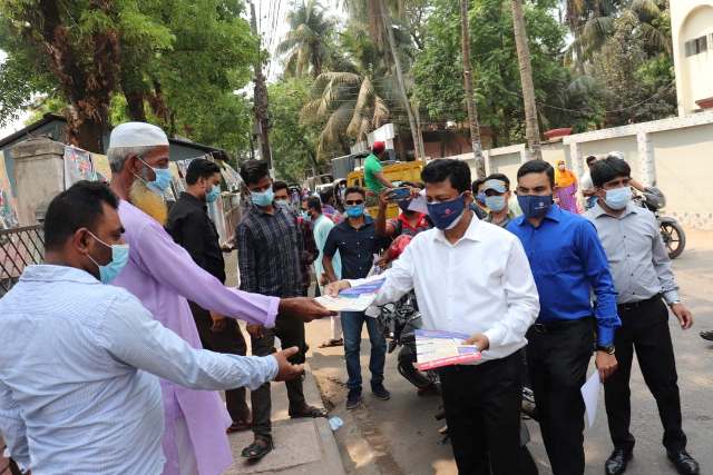 বরিশালে করোনা ভাইরাস প্রতিরোধে মাঠে জেলা প্রশাসক