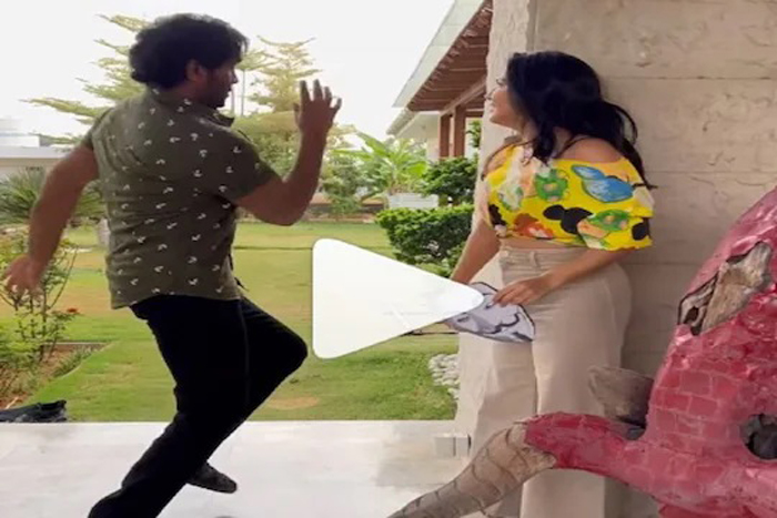 সানি লিওনকে দেখেই ভয়ে পালালেন অভিনেতা ! কী করলেন সানি?