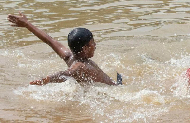 তাপদাহে পুড়ছে ২২ জেলা, আরও বাড়তে পারে