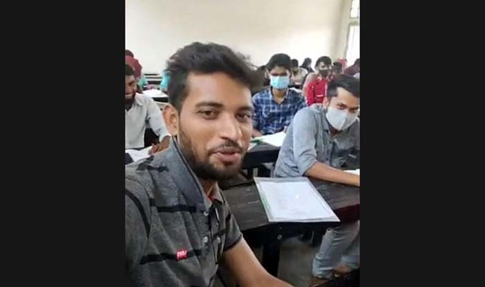 পরীক্ষার হলে ছাত্রলীগ নেতার লাইভ ভিডিও ভাইরাল