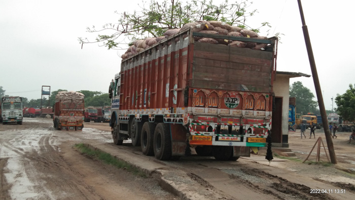 হিলি বন্দর দিয়ে পেঁয়াজ আমদানি শুরু