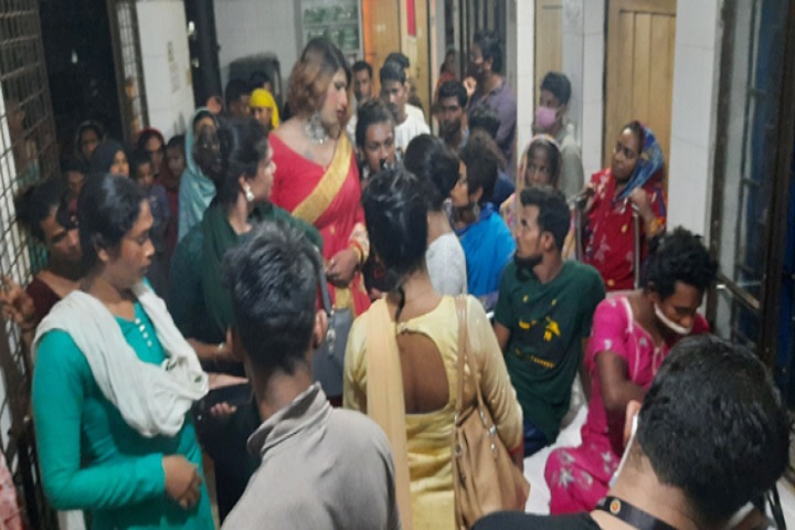তৃতীয় লিঙ্গের দুই গ্রুপের সংঘর্ষে আহত ১০