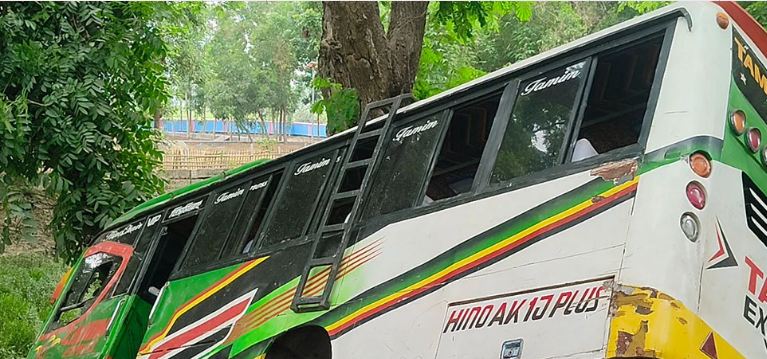 সিরাজগঞ্জে সড়ক দুর্ঘটনায় নিহত ১