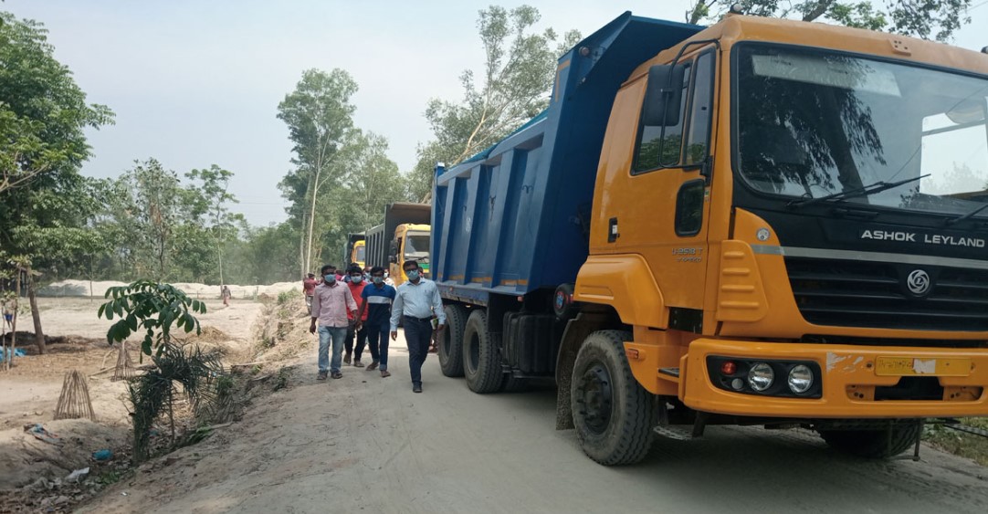 অবৈধভাবে বালু সরবরাহ; ভ্রাম্যমান আদালতে জরিমানা